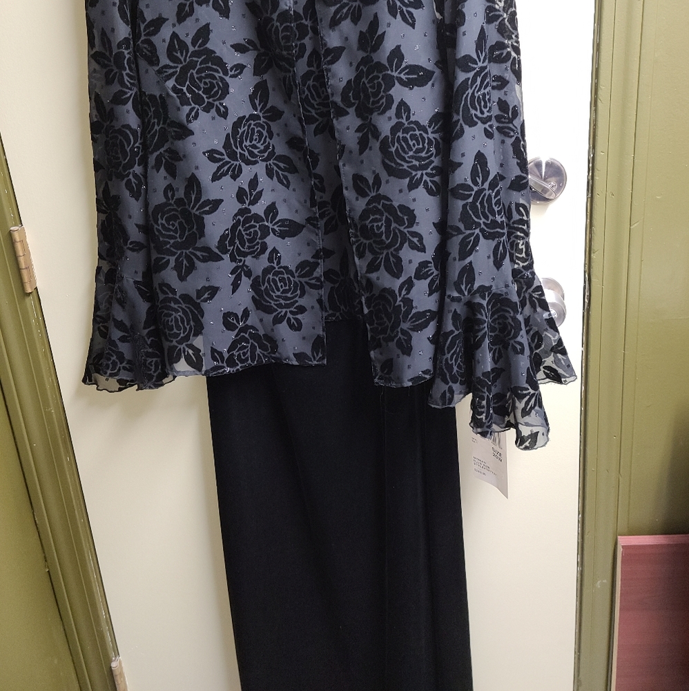 Gorgeous, nwt, black Onyx Nite dress with jacket, size 20.